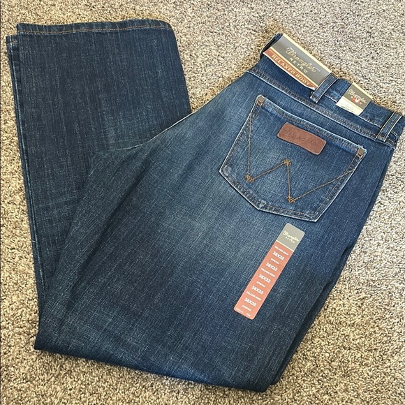 NWT Men’s Wrangler Retro Relaxed Bootcut Jeans - Picture 1 of 4